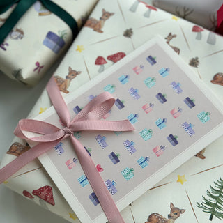 Foldet kort Gifts med motiv af Annemette Voss